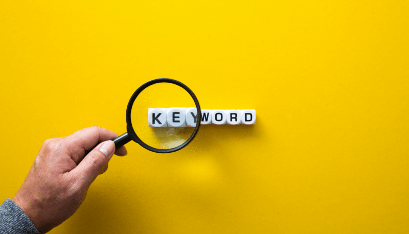 Pause automatique de Google pour les mots clés inactifs : dépassement excessif ou retard ?