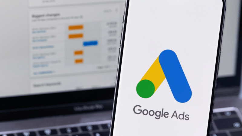 Google cache les données de recherche aux annonceurs et en tire profit