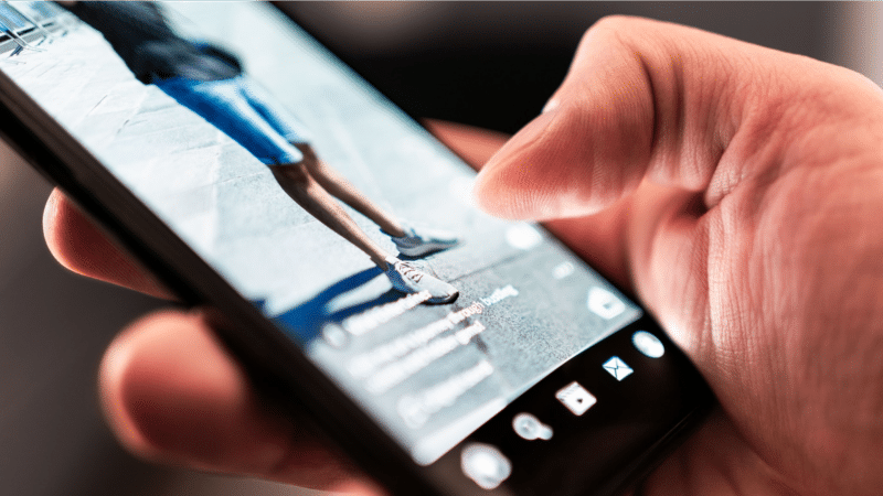Recherche, réseaux sociaux et vidéo : évolution des relations publiques numériques pour 2025