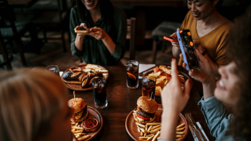 Tendances de recherche Google que chaque restaurant doit savoir en 2025