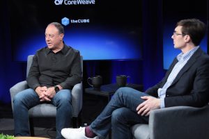 Ihab Tarazi de Dell et Jacob Yundt de CoreWeave ont discuté avec theCUBE des performances d'inférence et de la densité de calcul.